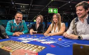 Pengguna menikmati akses sports dan casino dengan aturan yang jelas dan aman